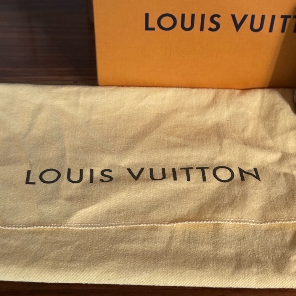 Louis Vuitton black wallet with dust bag COA and box - Picture 4 of 16